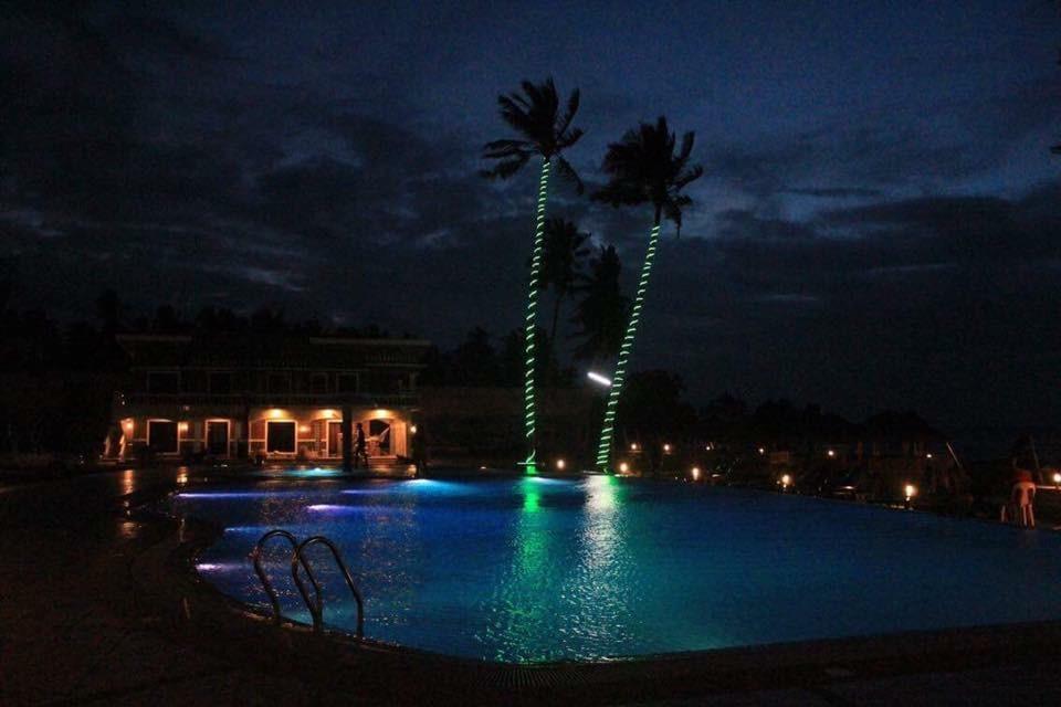 Lagoon Beach Resort Gitagun Buitenkant foto